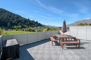 Outdoor dining - Central Mountain View Paradise (Queenstown)