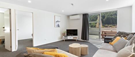 Smart TV, Netflix, streaming services