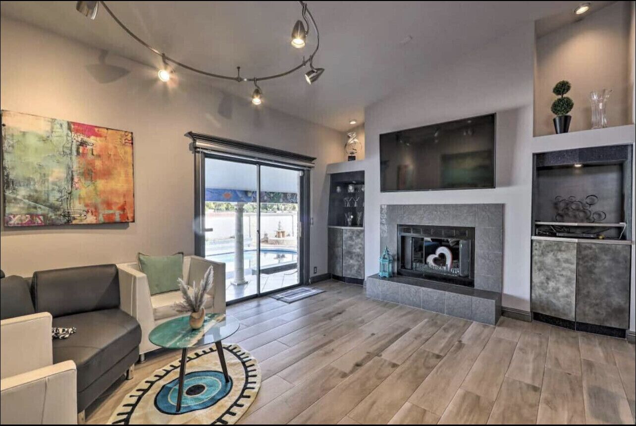 Cheerful 6br Art House with Big Pool & Game Room near AZ Cardinals