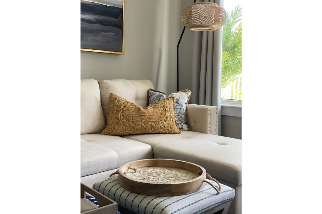 Renovated 1 BDR resort condo minutes from the beach