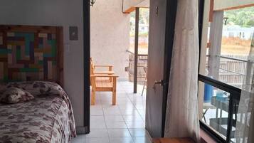 Habitación Cuatro camas | Wifi gratis y ropa de cama