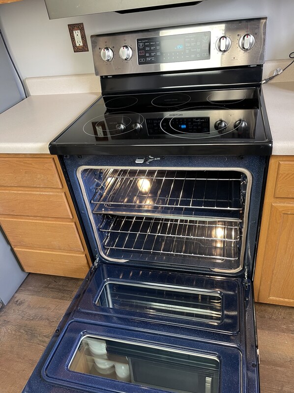 Interior - Wonderful PRIVATE RENOVATED Townhome 2 bed & 2 bath (Clearfield)