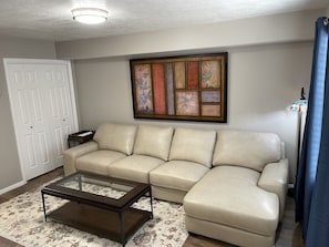 Smart TV - Wonderful PRIVATE RENOVATED Townhome 2 bed & 2 bath (Clearfield)