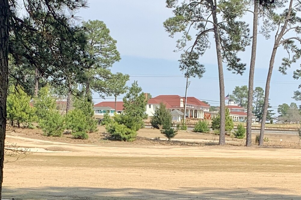 Golf Terrace 1 bedroom 1 bath condo steps from Pinehurst Resort