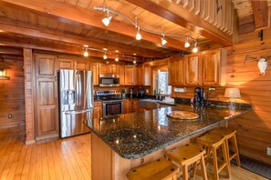 冰箱、微波炉、烤箱、炉灶