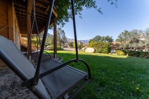 Terrace/patio - Epic Mountain View. Luxury House on a Hill. River 10 min (Kernville)