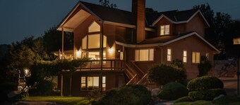 Epic Mountain View. Luxury House on a Hill. River 10 min