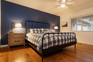 5 soverom, skrivebord, wi-fi (inkludert) og sengetøy