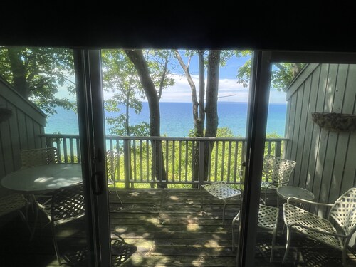 Stunning views! 2 king bdrms w private bathrooms. Walk to Lake Michigan beach!