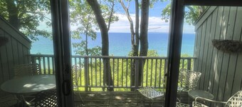 Stunning views! 2 king bdrms w private bathrooms. Walk to Lake Michigan beach!