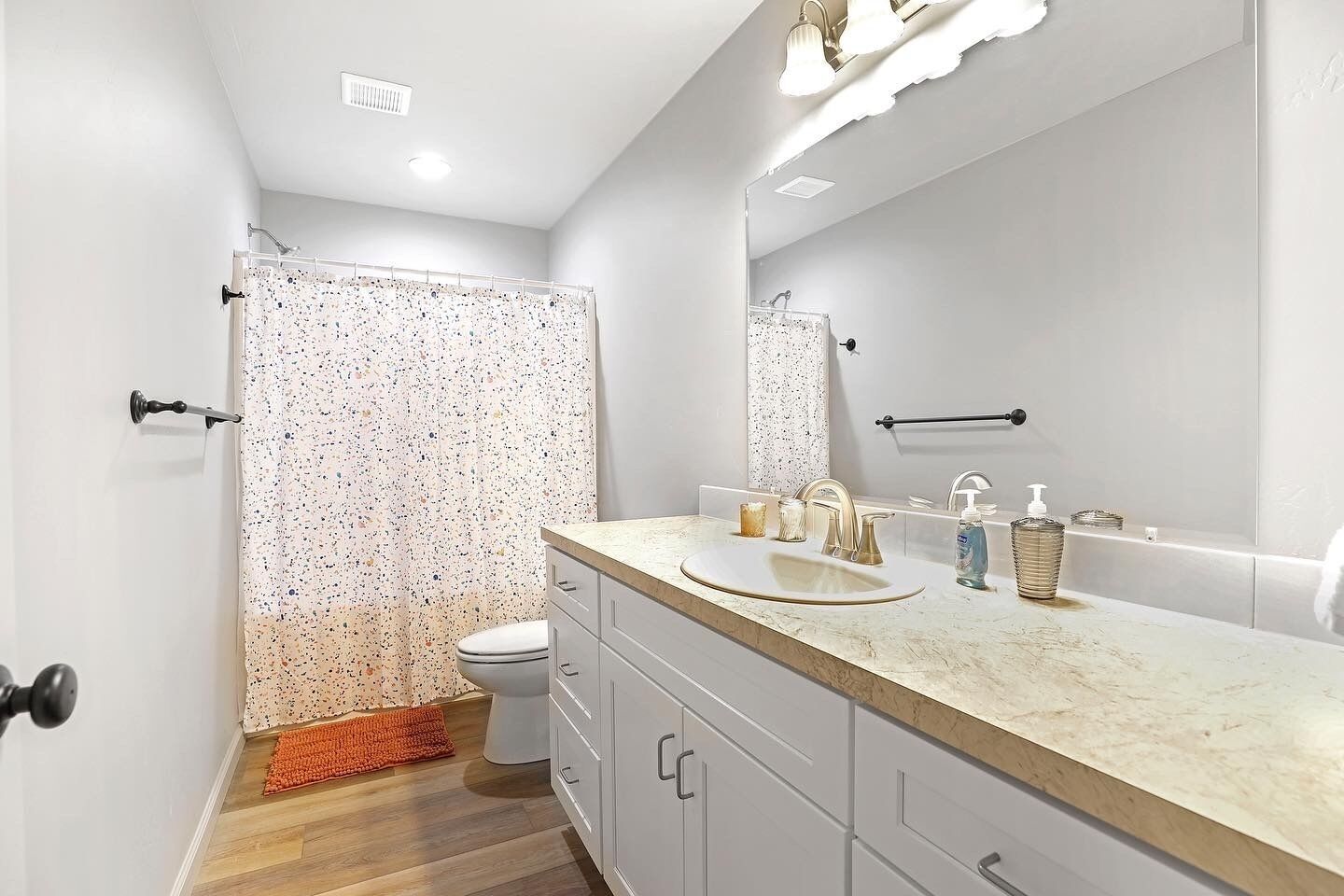 New construction duplex, clean & comfortable 1075