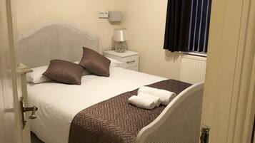 House | 4 bedrooms, iron/ironing board, free WiFi, bed sheets