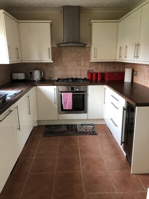 独立别墅 | 私人厨房 | 冰箱、微波炉、烤箱、炉灶