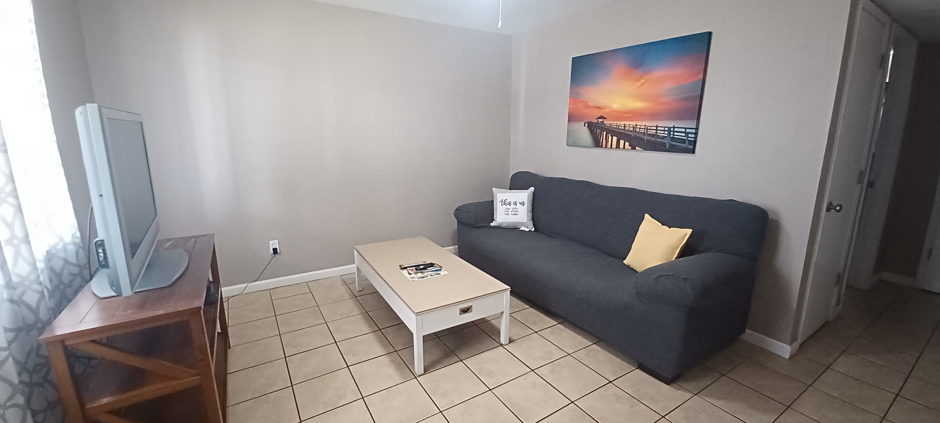 Central location, close to airport, I-25, hospitals, UNM, netflix, restos 42