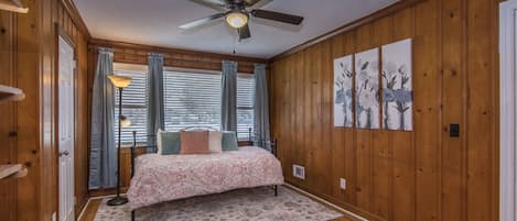 2 bedrooms, desk, free WiFi, bed sheets