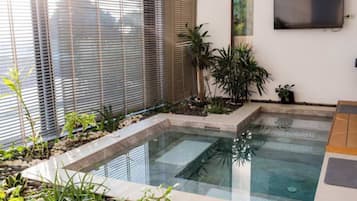 Una piscina techada