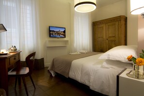 2 bedrooms, in-room safe, desk, iron/ironing board
