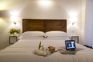 2 bedrooms, in-room safe, desk, iron/ironing board