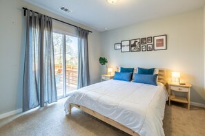 3 habitaciones, tabla de planchar con plancha y cuna de viaje 