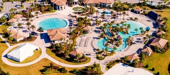 Epic 9BR Game House - Arcade, PS5, Pool & Hot Tub