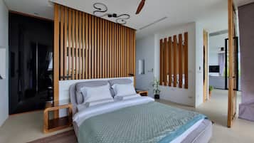 2 bedrooms, desk