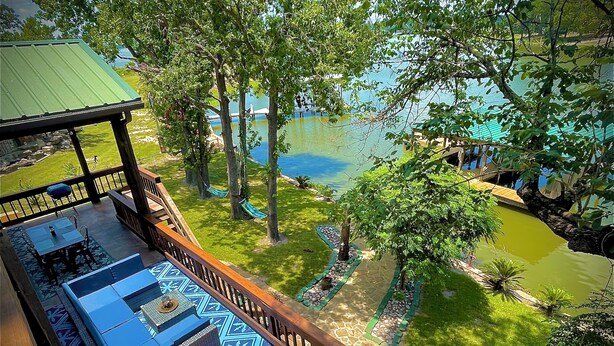 A deck with outdoor seating and a view of a lake. - Waterfront, Boat Dock, Great Fishing - Long Term Renters Welcome - Sleeps 9 (Trinity)