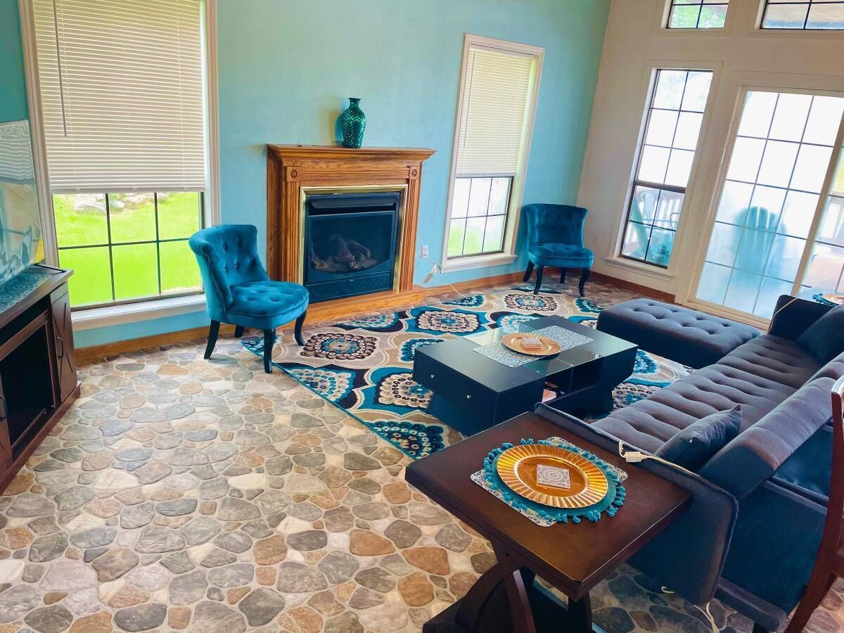 Waterfront, Boat Dock, Great Fishing - Long Term Renters Welcome - Sleeps 9