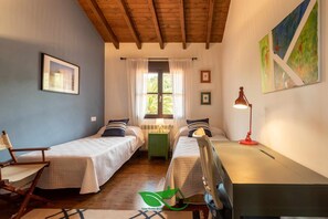 4 bedrooms, desk, iron/ironing board, travel crib