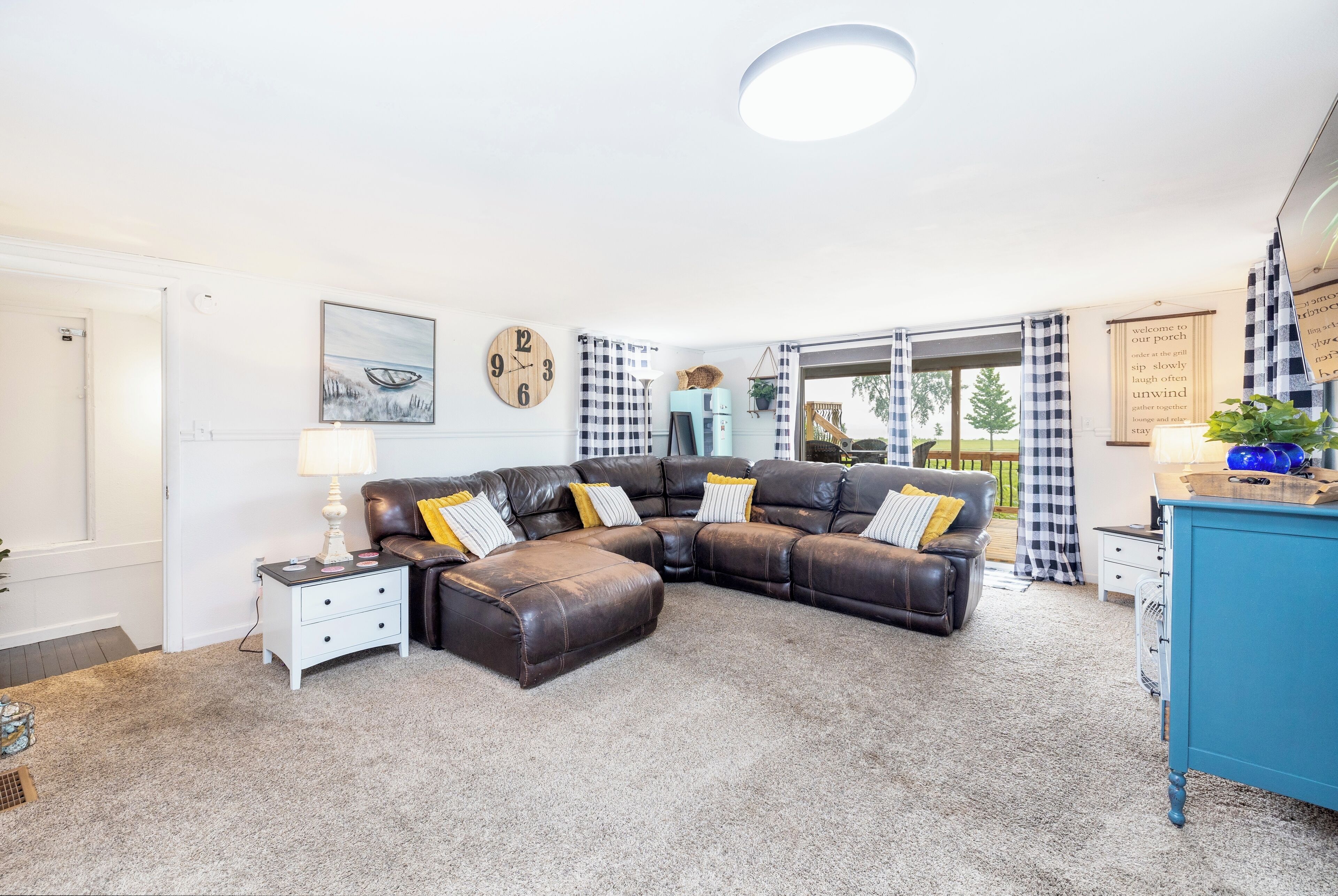 Gorgeous, newly remodeled lake house overlooking the Lake !! YEAR ROUND RENTAL 