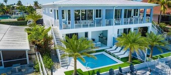 4 BR 4 BA, Private Pool, Paddleboards, Bikes, Lots of Great Amenities!