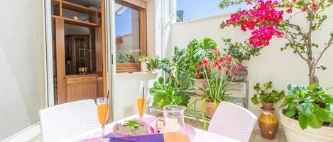 تناول الطعام بالخارج