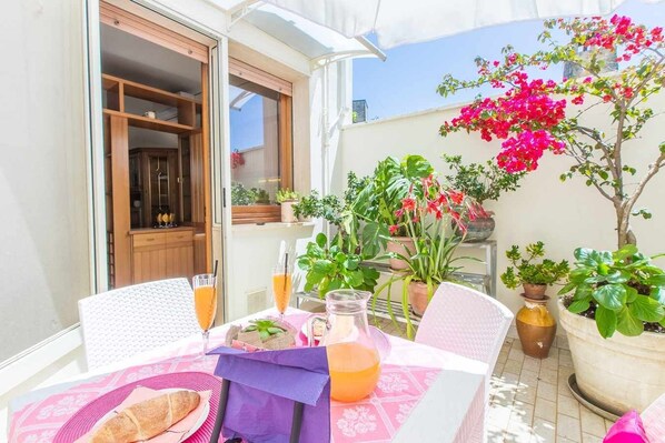 Outdoor dining