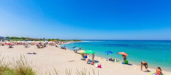 Family villa - outdoor lounges - dishwasher - AC - 6 beds - 20m sandy beaches