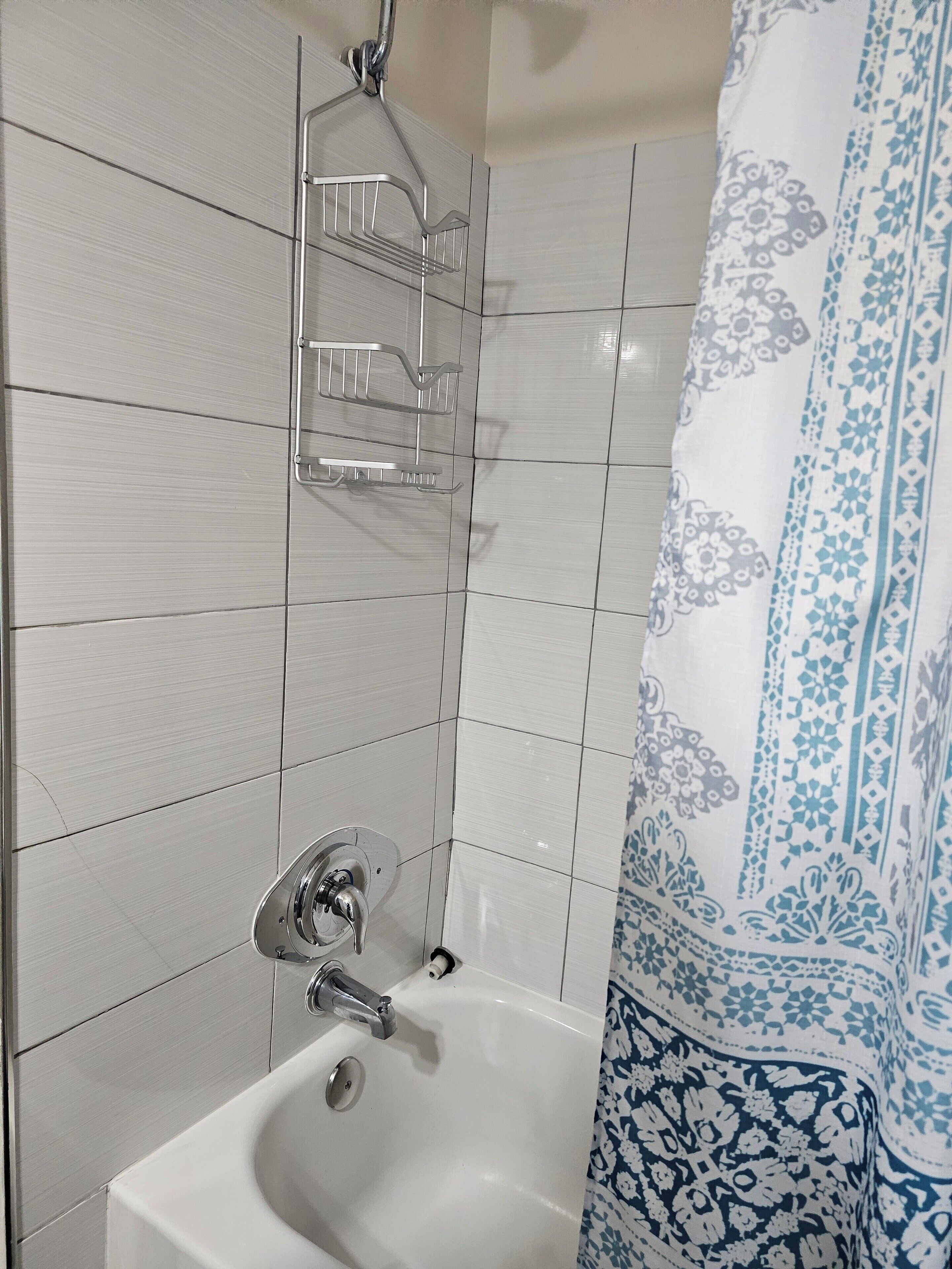 Combined shower/bathtub, towels, soap, shampoo