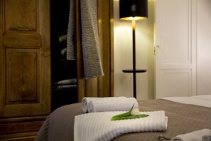 1 bedroom, in-room safe, iron/ironing board, free WiFi