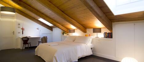 1 bedroom, in-room safe, iron/ironing board, free WiFi