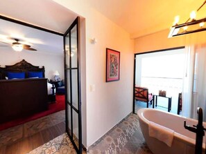 3 bedrooms, in-room safe, iron/ironing board, free WiFi