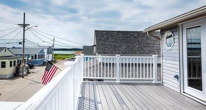 Beach Condo with a view! 3-bedroom with balcony porch!