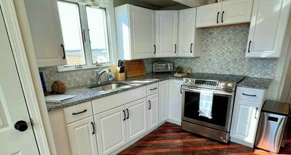 Beach Condo with a view! 3-bedroom with balcony porch!