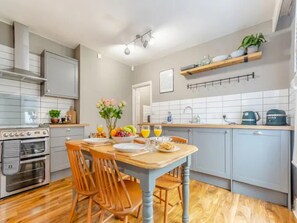 Leilighet, 2 queensize-senger | Eget kjøkken | Kjøleskap, mikrobølgeovn, ovn og kokeplater