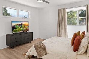 4 soverom, skrivebord, strykejern/-brett og wi-fi (inkludert)