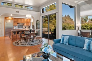 TV, offices - High Class Luxury Townhome with Theater, Work Area, Community Pool and Hot Tub! (Sedona)