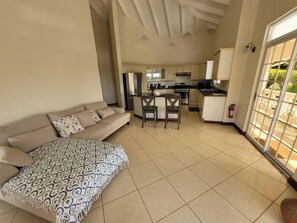 Smart TV - Penthouse Apartment #2/ Breathtaking Views - Minutes from the Beach - Casa Vista (Castries)