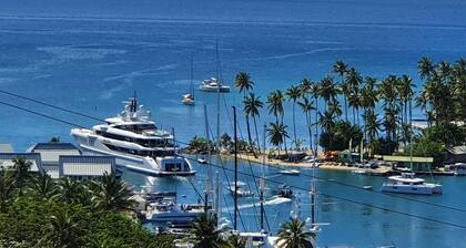 A Unique Couple Retreat-Relax Stays-Scenic Views-Mins to Beaches-Penthouse Apt 2