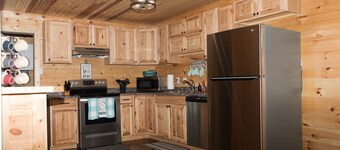 Crowns' Cabin at Ramp 11 Retreat by Concord Sun