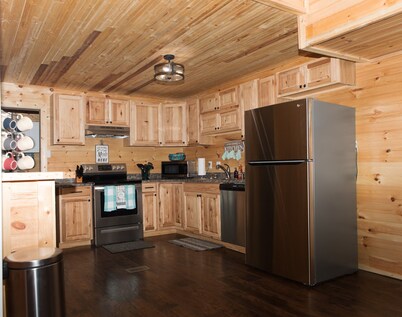 Crowns' Cabin at Ramp 11 Retreat by Concord Sun