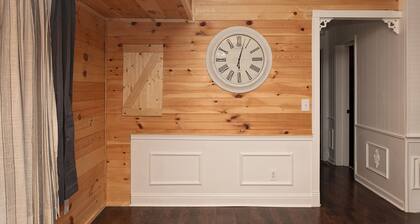 Crowns' Cabin at Ramp 11 Retreat by Concord Sun