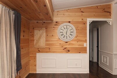 Crowns' Cabin at Ramp 11 Retreat by Concord Sun