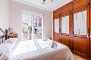2 bedrooms, iron/ironing board, free WiFi, bed sheets