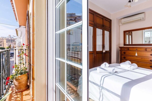 3 chambres, fer et planche à repasser, Wi-Fi gratuit, draps fournis